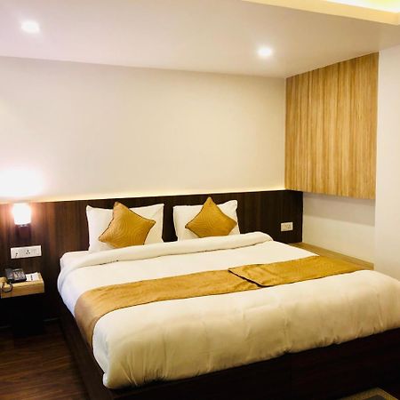 The Milestone Hotel Kathmandu Buitenkant foto