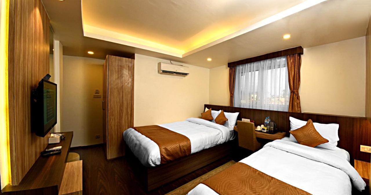 The Milestone Hotel Kathmandu Buitenkant foto