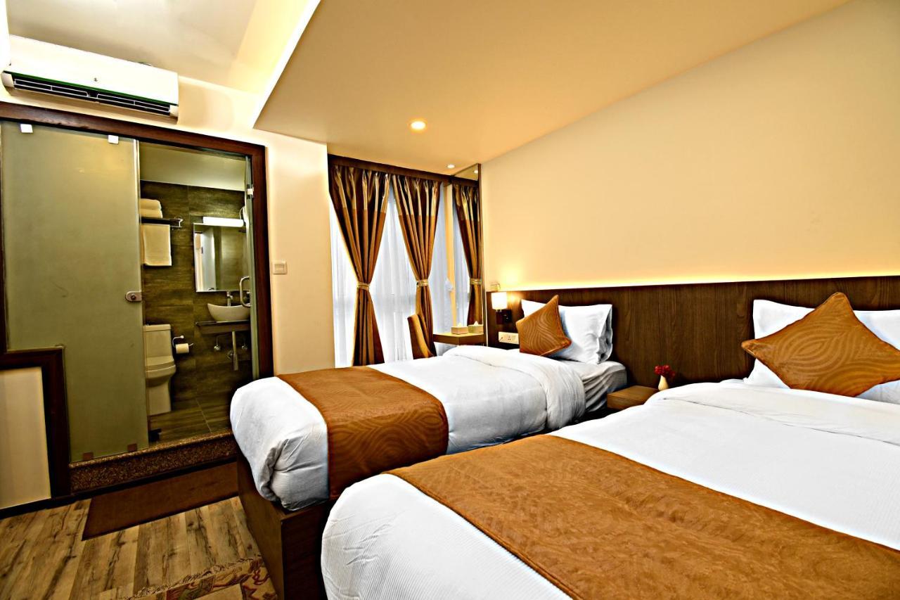 The Milestone Hotel Kathmandu Buitenkant foto