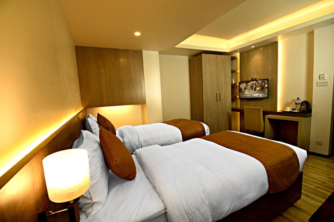 The Milestone Hotel Kathmandu Buitenkant foto