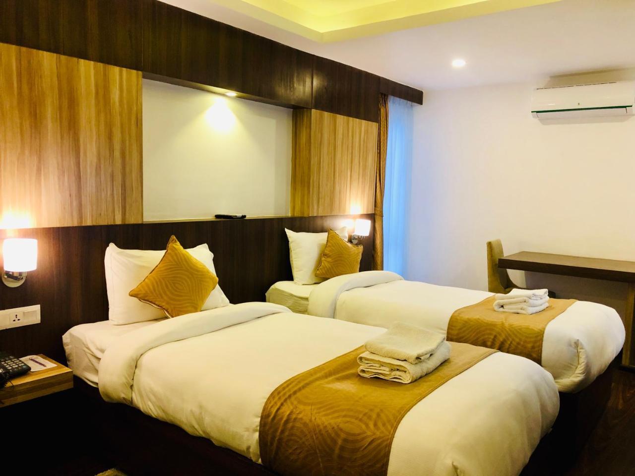 The Milestone Hotel Kathmandu Buitenkant foto