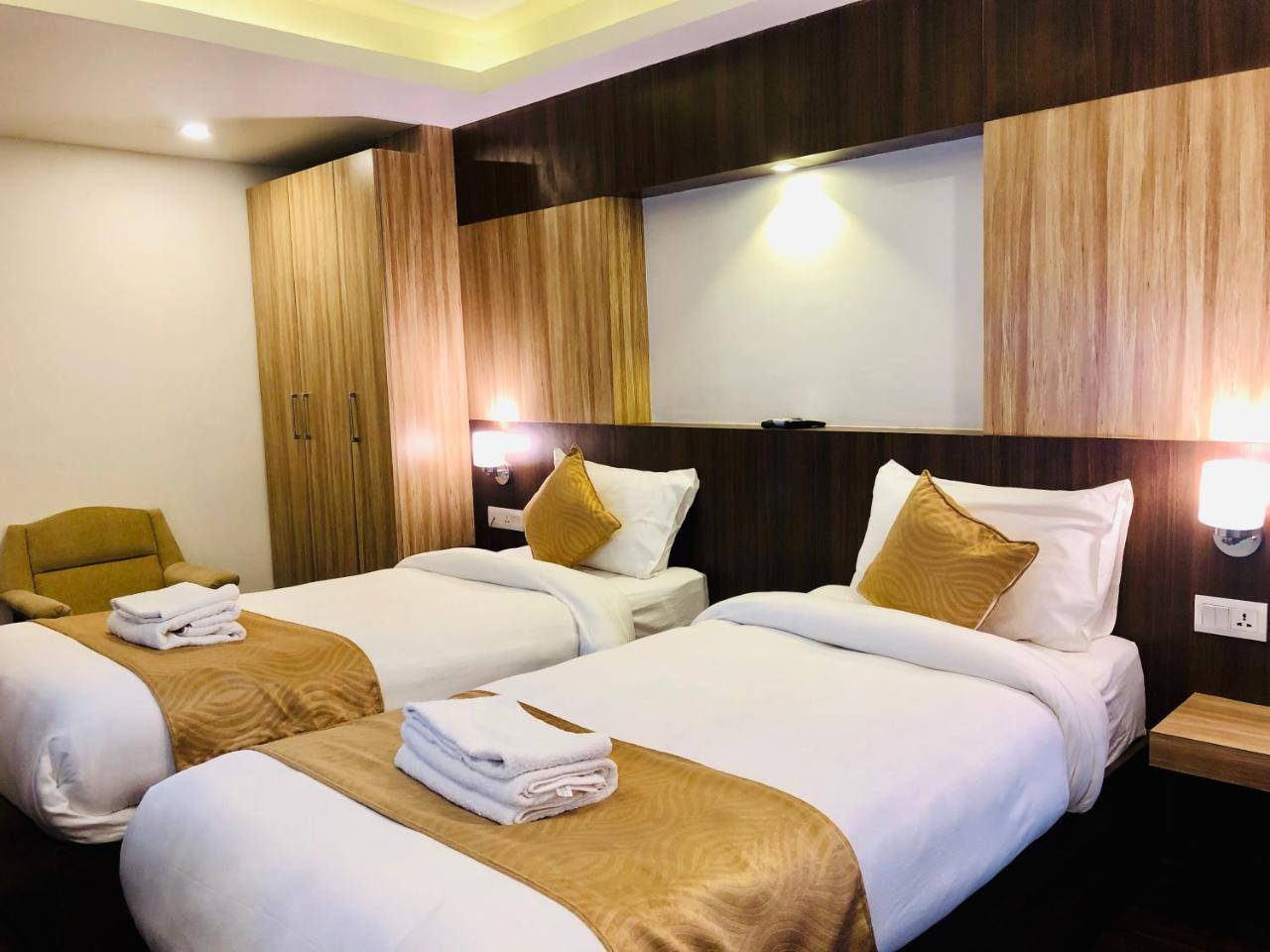 The Milestone Hotel Kathmandu Buitenkant foto