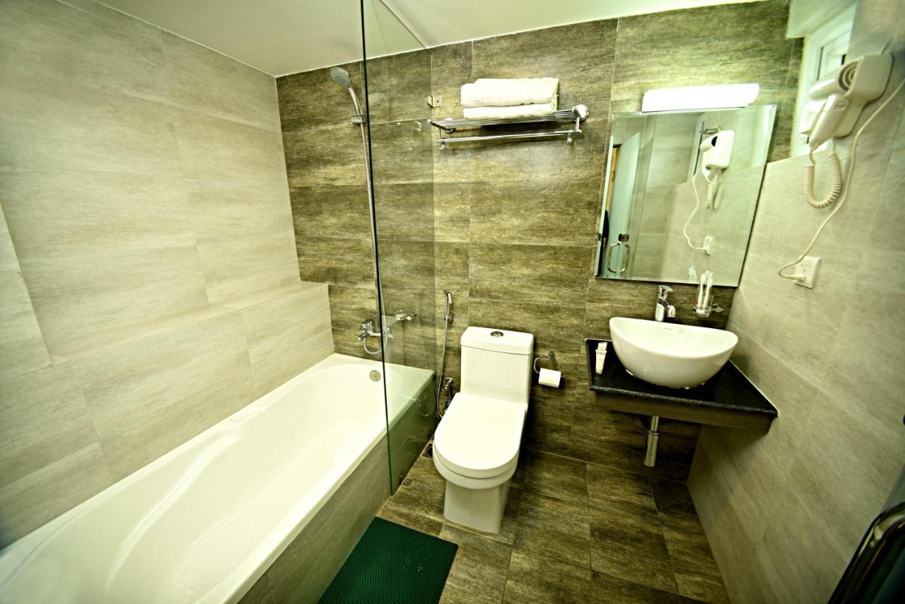 The Milestone Hotel Kathmandu Buitenkant foto