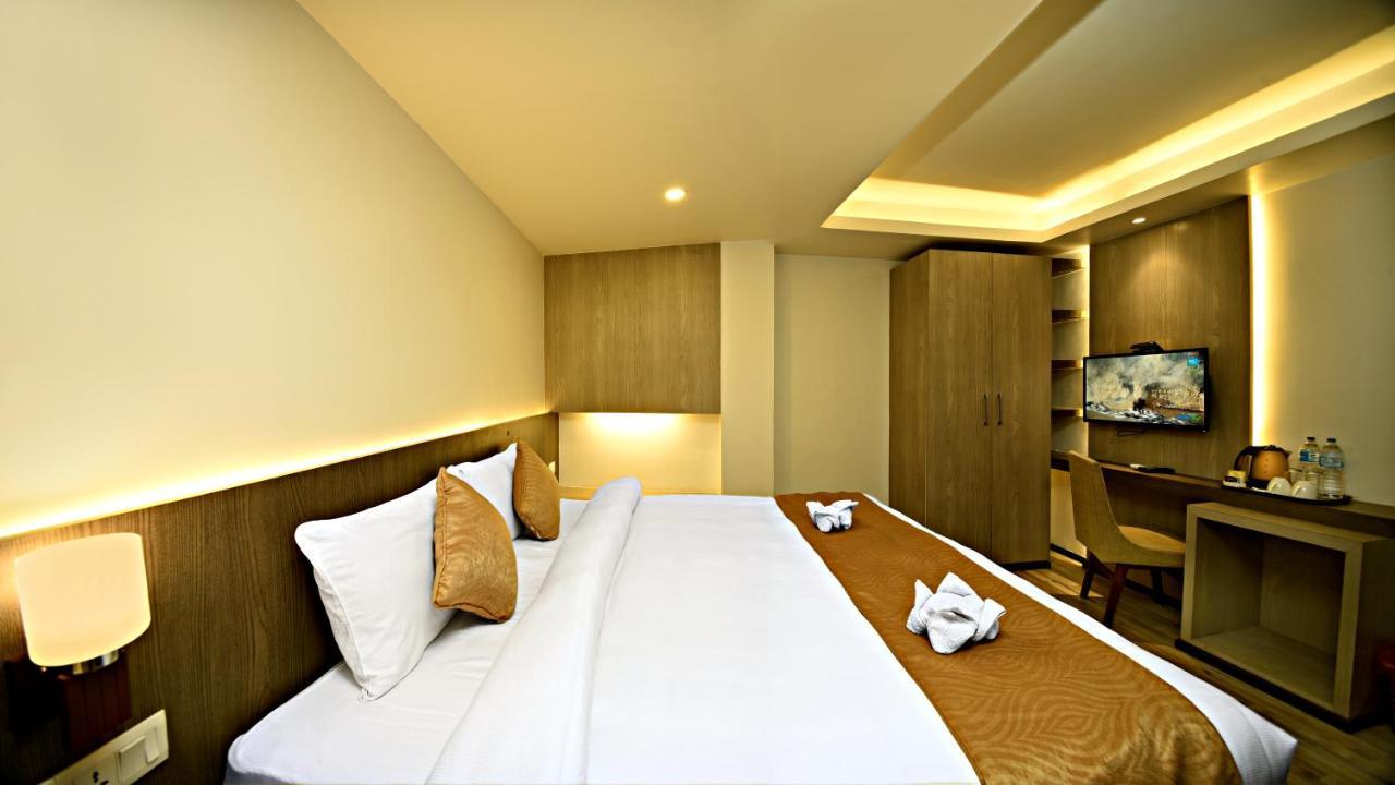 The Milestone Hotel Kathmandu Buitenkant foto