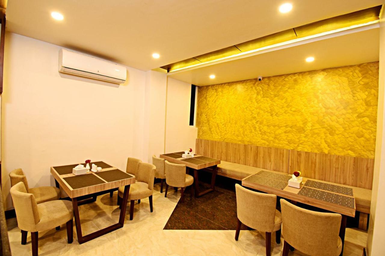 The Milestone Hotel Kathmandu Buitenkant foto