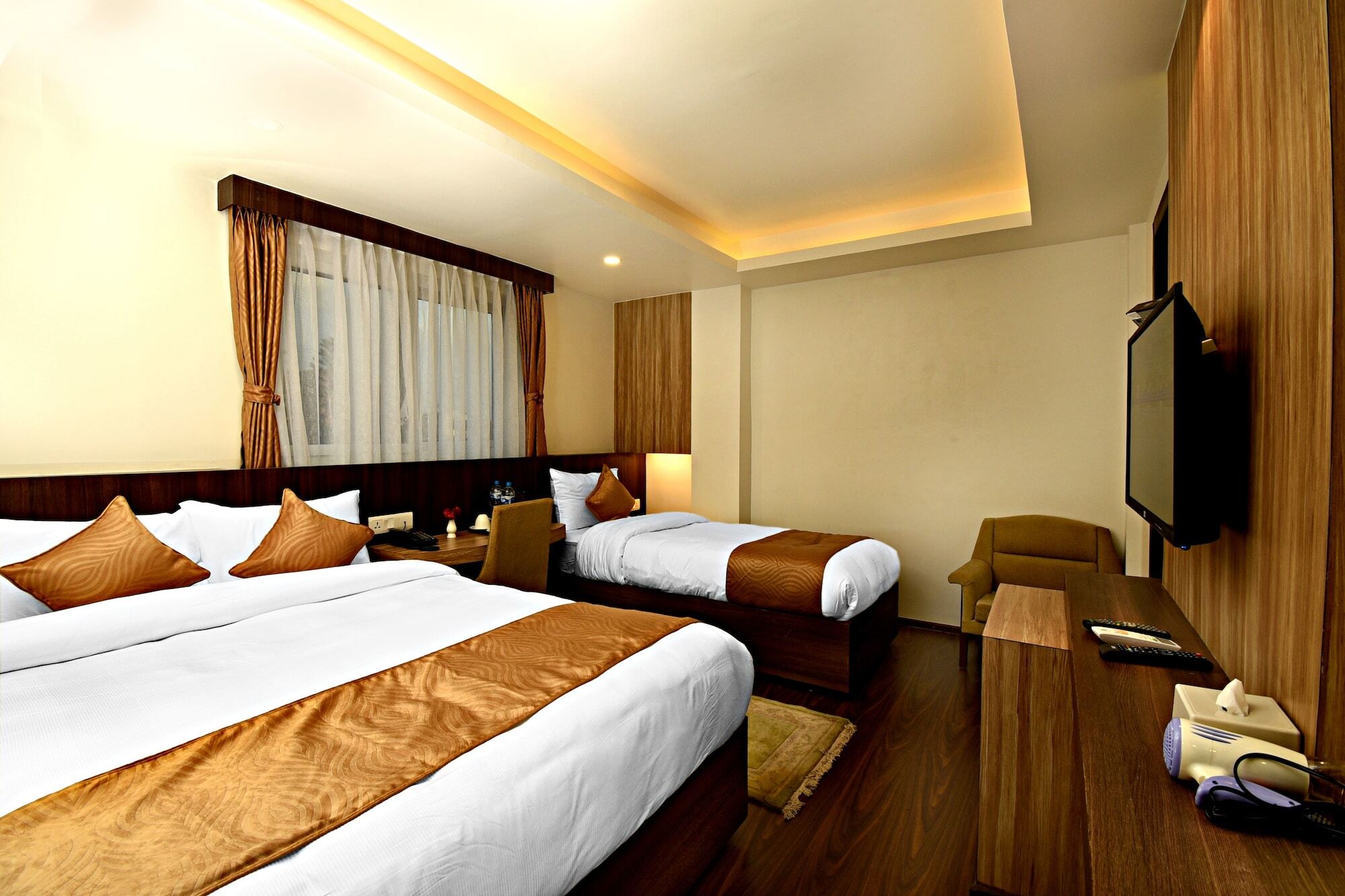 The Milestone Hotel Kathmandu Buitenkant foto